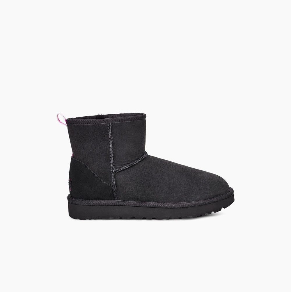 Dámské Classic Boots UGG Classic Mini II Grafická Logo Černé Růžové | M4ZJESTC